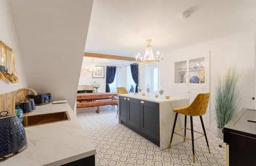 Killorglin House | Killorglin Irish Pub With Hot Tub That Sleeps 19
