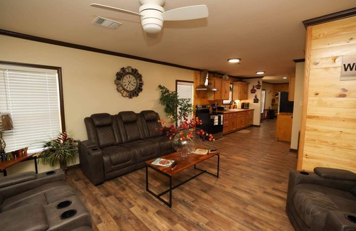 Caddo Heights-South Highlands House | Kim's Golden Getaway/Pet Friendly