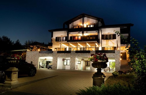 Cocorastii Mislii Villa | KIM`s Manor