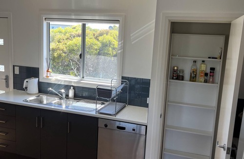 Warrenben House | Kimba's - Stylish 4 Bedroom Holiday Home