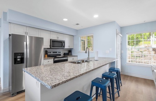 Kimberling City Condo | Kimberling City Condo w Cmty Lake Access-Boat Slip-Cmty Outdoor Pool-Free Daily Attraction Tickets