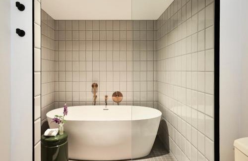 Bloor-Yorkville Hotel | Kimpton Saint George Hotel by IHG