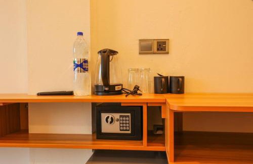 Thoddoo House | Kin'bi Inn Guest House and Shopette