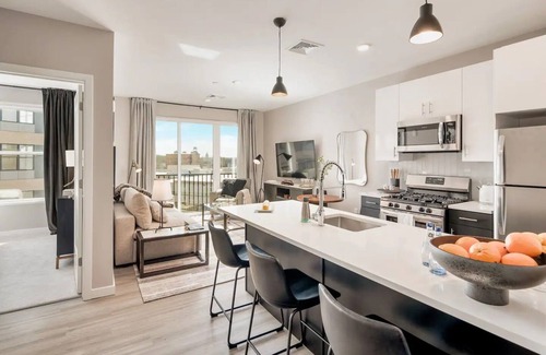 The Hill Apartment | King 1BR Apt w/Cozy Den & Luxury Amenities