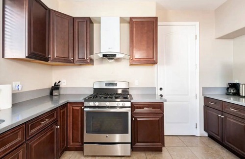 San Gabriel House | KING BED 6 Bed 2.5 Bath Huge Home with Private Garage, Washer/Dryer