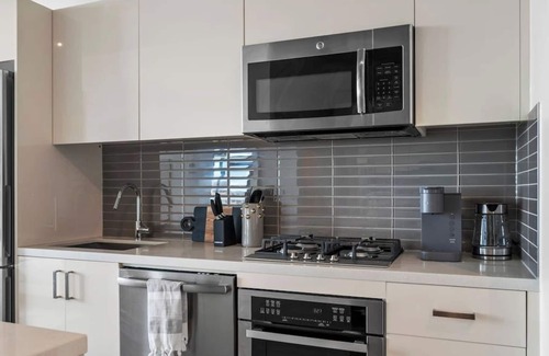 Connaught Condo | King Bed|AC |UG Park |DT Views |Mins to Saddledome
