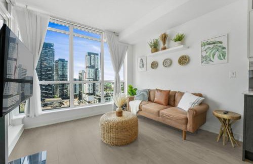 Downtown Toronto Apartment | King Bed, Amazing View, Free Parking
