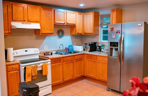 Milneburg House | King Bed Close to FQ W/ Off Street Parking