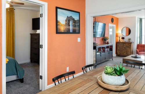 Rosedale House | KING Bed + Close to Westport & Plaza + Coffee &Tea