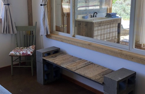 Lewis Cabin | King Bed comfort, great views with complimentary gourmet farm breakfast.