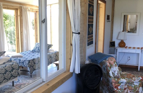 Lewis Cabin | King Bed comfort, great views with complimentary gourmet farm breakfast.
