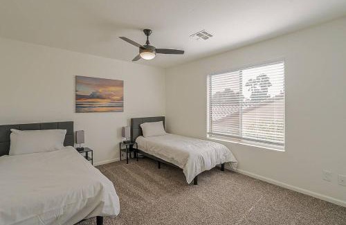 Arrowhead Ranch Apartment | King Bed! Destination Glendale Luxury Home