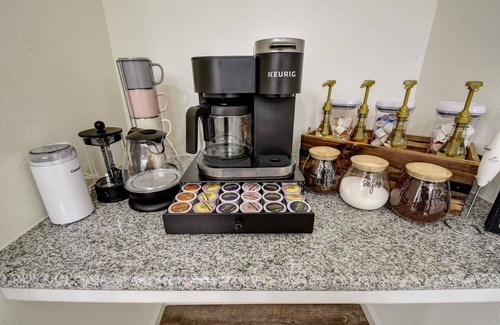 Denver Heights House | King Bed, Family Stay, Near Riverwalk, Food & Fun!