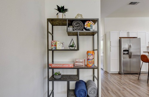 Denver Heights House | King Bed, Family Stay, Near Riverwalk, Food & Fun!