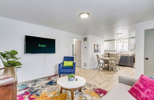 Sugar House Apartment | King bed - Fast Wi-Fi - Walker's Paradise