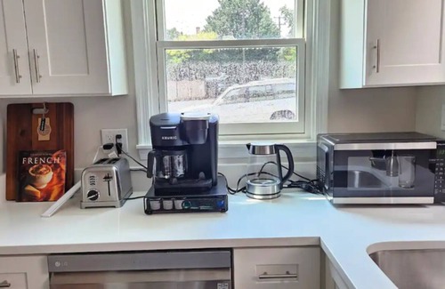 Southwest Quadrant House | |~| King Bed/Fenced Yard |~| Serene Old Town Sanctuary |~|