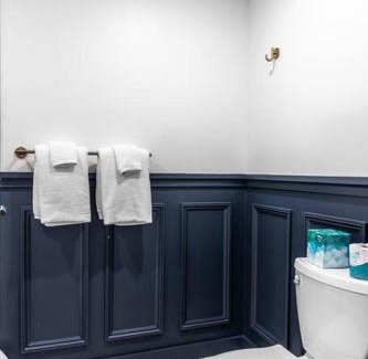 Bangor Apartment | King Bed, Fiber Internet, Heart of Bangor, 50 Roku TV, Room # 208