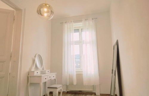 Himmelpfortgrund Apartment | King bed free parking fast wifi pet friendly