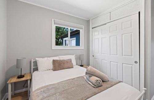 Wheeling House | King Bed, Free Wi-Fi Wheeling