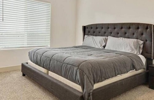 Spanish Fork House | King Bed| Full Kitchen!