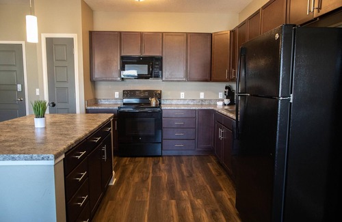 West Des Moines Apartment | King Bed Garage Parking Gym More