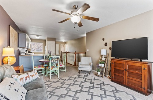 Manhattan House | King Bed, Garage, Scenic Deck KSMANE1213