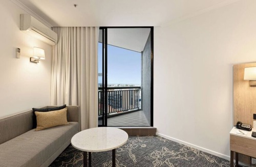 Spring Hill Hotel | King Bed @ Higher Floors Beautiful View with Balcony CBD Brisbane