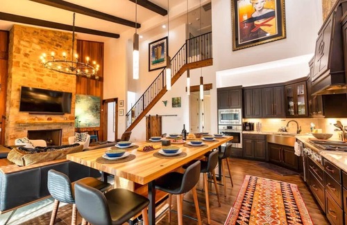 Gruene House | King Bed Huge Porch River Front Gruene TX Getaway!