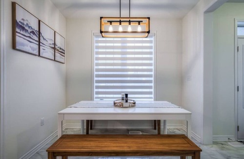 Pickering House | King Bed I Chefs Kitchen I Toronto Hub I 5 Beds 3.5 Bath I 8km from Tesla Chrg