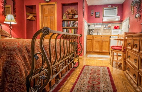 Canyon Lake Cabin | King Bed/Kitchenette/Lake View