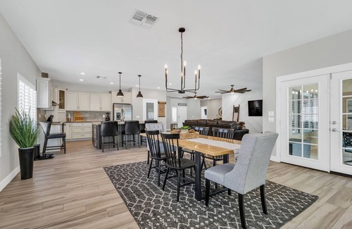 Palm Valley House | KING Bed ~ Palm Valley Golf Course ~ Heated Pool ~ Hot Tub ~ Updated Home!