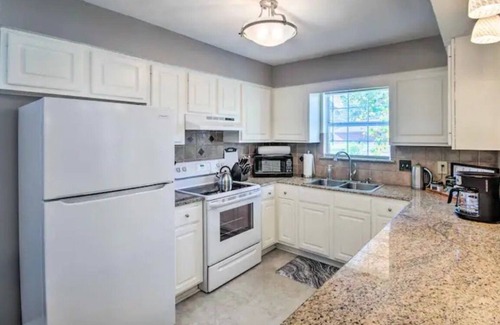 Flowood House | *King Bed* Peaceful Getaway Near the Reservoir