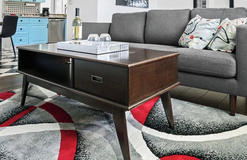Holiday House | King Bed & Queen Luxury Retro 2/1/1 W/D+Kitchen+Garage+Patio+3 RokuTVs+Workspace