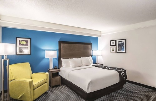 Ahwatukee Foothills Hotel | King Bed Room at La Quinta Inn & Suites, Pet-Friendly, Near Phoenix Zoo