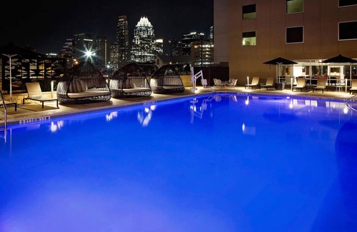 Red River Cultural District House | King Bed Stay, Holiday Inn Austin, Poolside Relaxation, Near Lively 6th Street