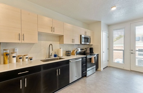 Lower Avenues Apartment | KING Bed/Studio Apt/Gym/Garage