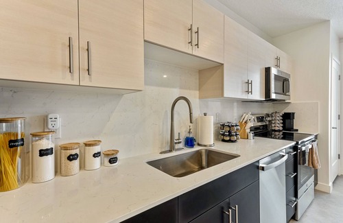 Lower Avenues Apartment | KING Bed/Studio Apt/Gym/Garage
