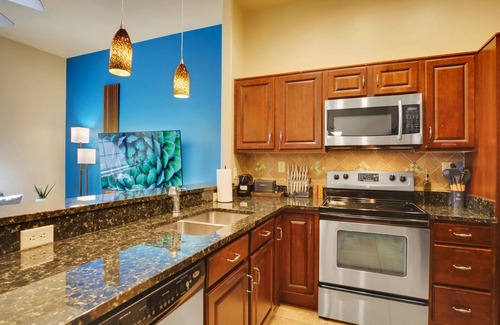 Tucson Condo | King Bed Suite Condo: Pool + Hot Tub Access
