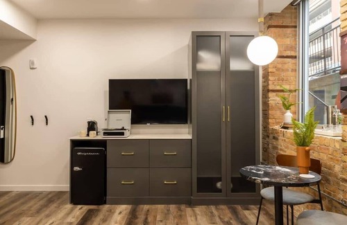 Downtown Apartment | King Bed Suites at The Finnley Hotel