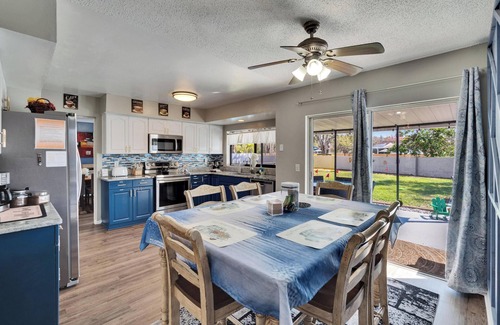 Citrus Park House | King Bed-Swimming Pool-Basketball-HotTub-Pickleball-MiniGolf-GameRoom & More