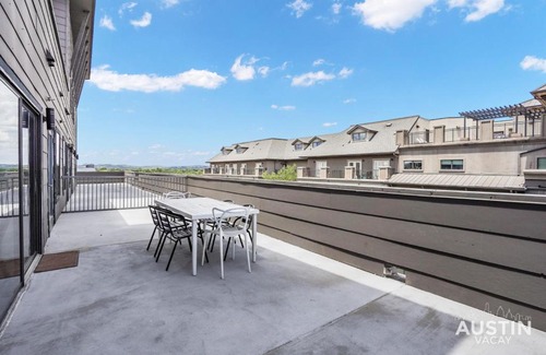 West Campus Apartment | King Beds and Patio Dining in ATX West Campus Gem