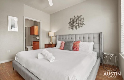 West Campus Apartment | King Beds and Patio Dining in ATX West Campus Gem
