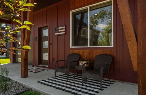 Four Corners House | 👑 KING BEDS🥞Breakfast🏓Game Room🎣 Gallatin River 🏔Yellowstone National Park