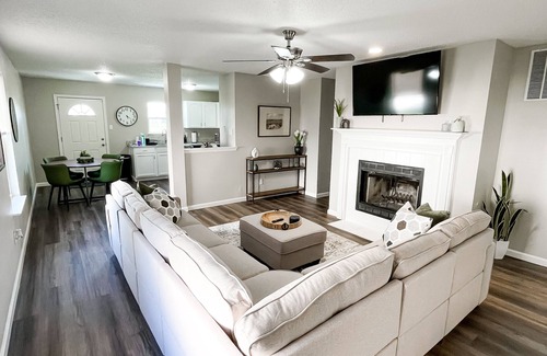 Noblesville House | King Beds - Close to Mojo Up and Grand Park - Fire Pit - Water Views