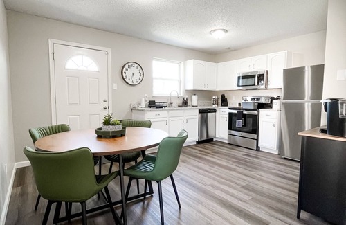 Noblesville House | King Beds - Close to Mojo Up and Grand Park - Fire Pit - Water Views