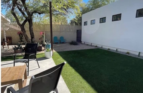 Sam Hughes House | King beds,Free WiFi, Close UofA, Spacious