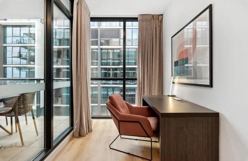 Adelaide Central Business District Apartment | King Deluxe on Franklin St with Pool, Gym, Sauna, Cafe, Wifi