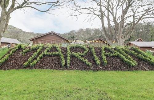 Meliden Cottage | KING HOTEL ROOM, romantic, character holiday cottage in Dyserth