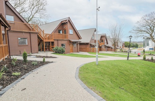 Meliden Cottage | KING HOTEL ROOM, romantic, character holiday cottage in Dyserth