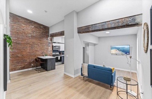 Peterborough Apartment | King Loft Vaulted Ceilings DT Peterborough
